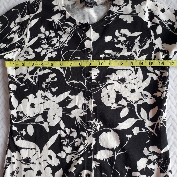 August Silk Black & White Floral Print Button Down Cardigan Size Small - Picture 12 of 14
